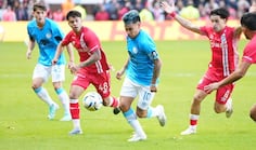 La pelota, siempre al 10. Foto: Lucio Casalla / El Doce.