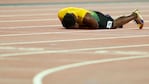 La peor despedida. Usain Bolt quedó tendido en el suelo.