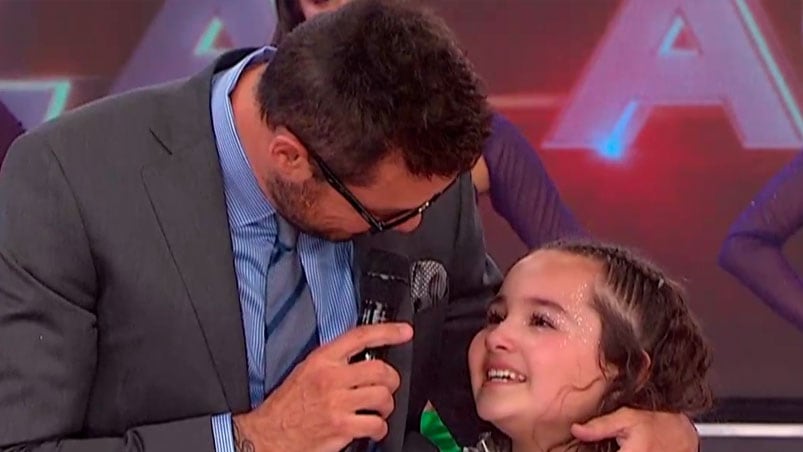 La pequeña de solo 11 años la rompió junto a Karina La Princesita y cautivó a todos.