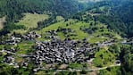 La pequeña localidad rodeada por Los Alpes suizos.