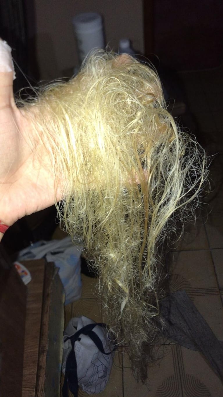La pesadilla de una adolescente que fue a la peluquería para su fiesta de 15 y quedó pelada