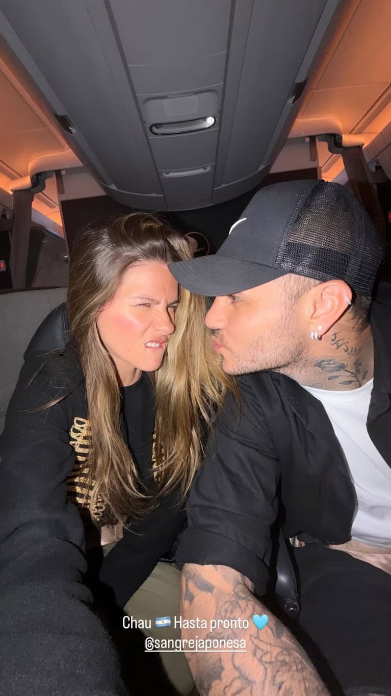 La picante foto de Icardi y la China Suárez en el avión de regreso a Turquía: “Hasta pronto”