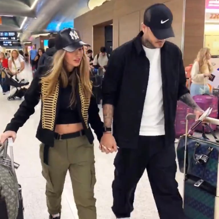 La picante foto de Icardi y la China Suárez en el avión de regreso a Turquía: “Hasta pronto”