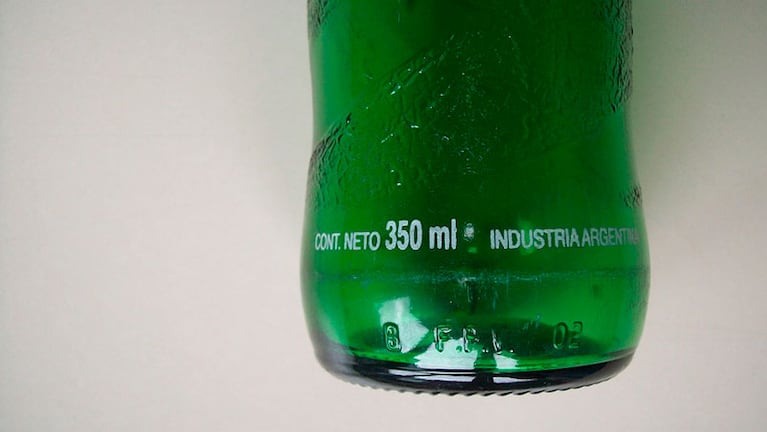 La pila apareció en la botella de gaseosa.