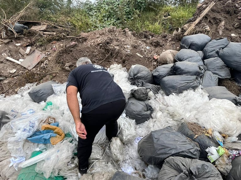 La pila de residuos hallada en el basural ilegal.