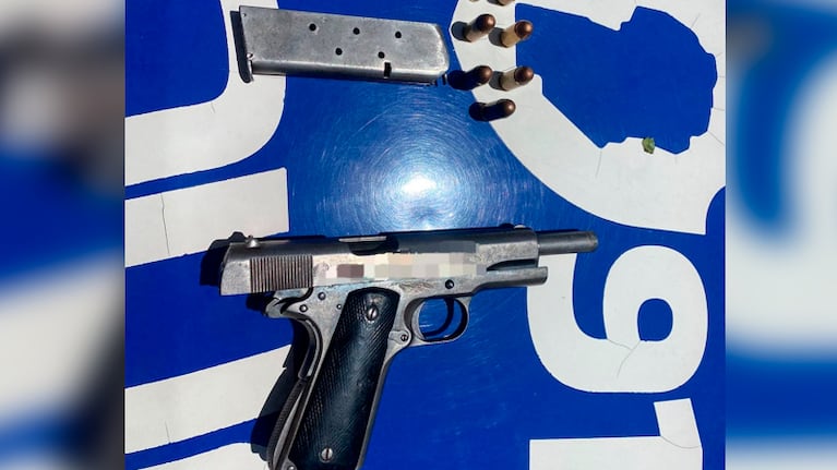 La pistola secuestrada en el operativo de Hermana Sierra.