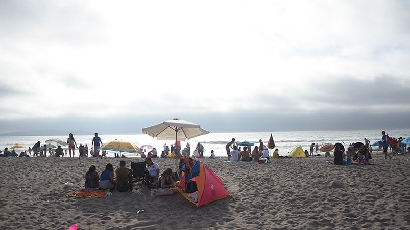 La playa es el otro atractivo chileno para los argentinos. Foto: Lucio Casalla / ElDoce.tv.