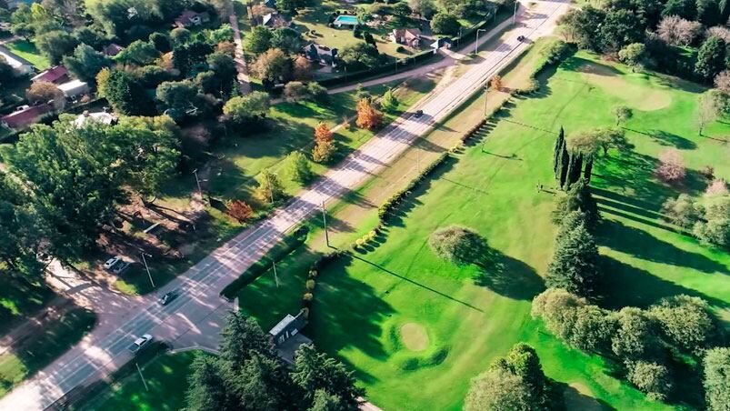 La plaza Islas Malvinas se convirtió en una cancha de golf.