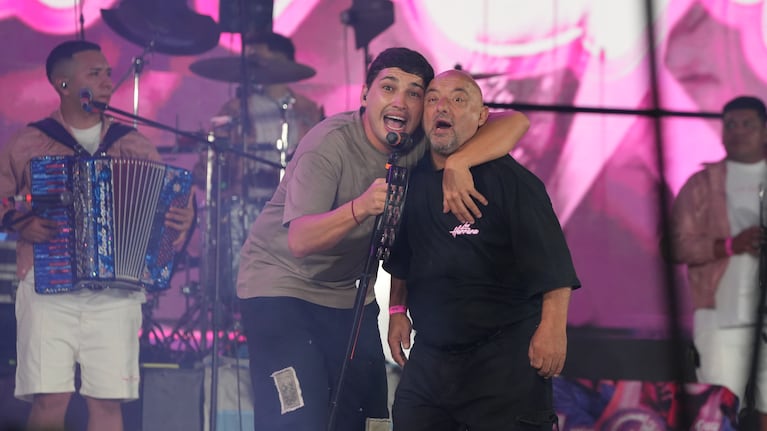 La plaza Próspero Molina vibró al ritmo del tunga tunga en la primera noche del Cosquín Cuarteto.