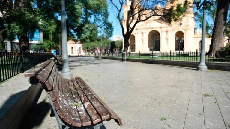 La Plaza San Martín, en tiempos de cuarentena. Foto: Lucio Casalla/ElDoce.tv