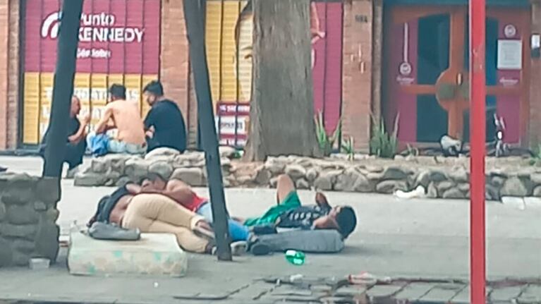 La plaza "tomada" en la esquina de San Jerónimo y Obispo Salguero.