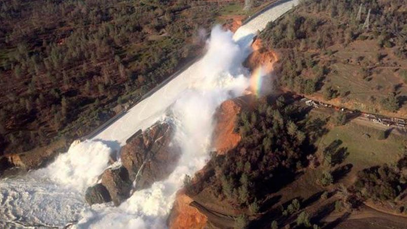 La población local está en constante alerta y evacuada.