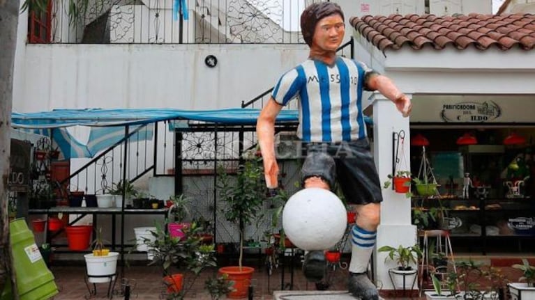 La polémica estatua de Messi en Tucumán.