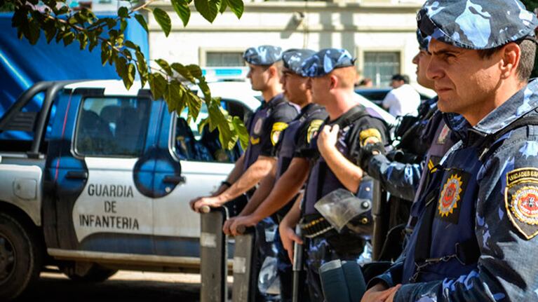 La Policía adquirió dos mil armas automáticas.