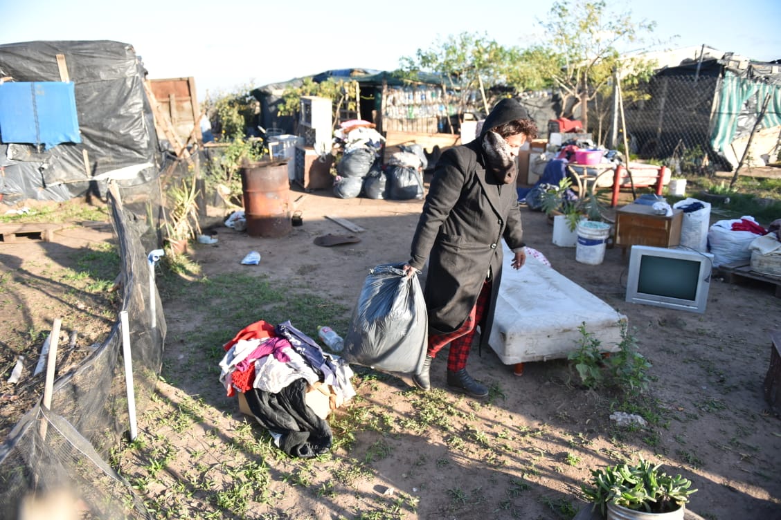 La Policía aplicó la orden de desalojo y los vecinos resistieron. Foto: Lucio Casalla / ElDoce.tv.