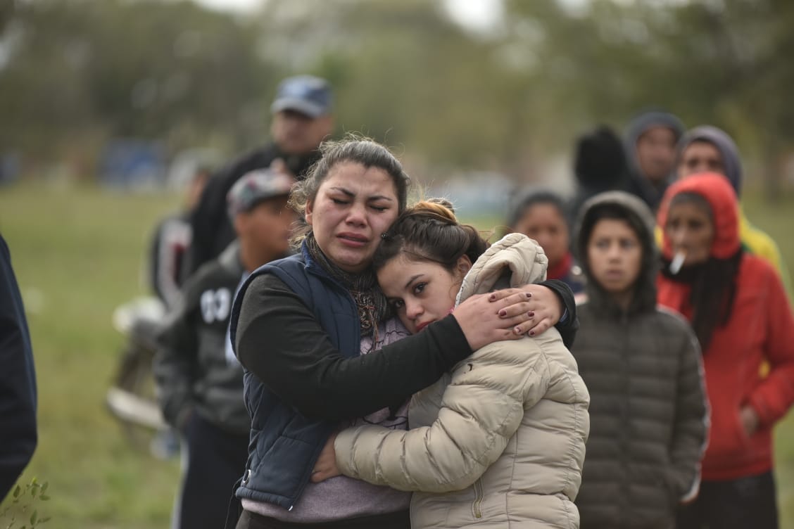 La Policía aplicó la orden de desalojo y los vecinos resistieron. Foto: Lucio Casalla / ElDoce.tv.