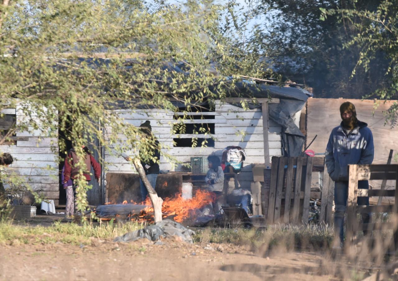 La Policía aplicó la orden de desalojo y los vecinos resistieron. Foto: Lucio Casalla / ElDoce.tv.