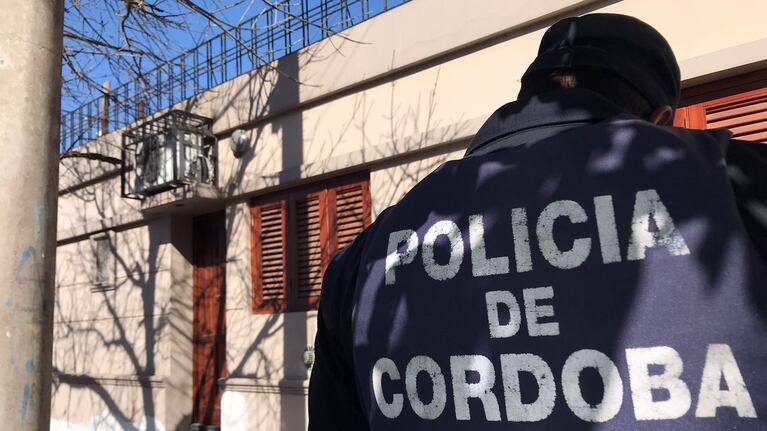 La Policía busca al delincuente.