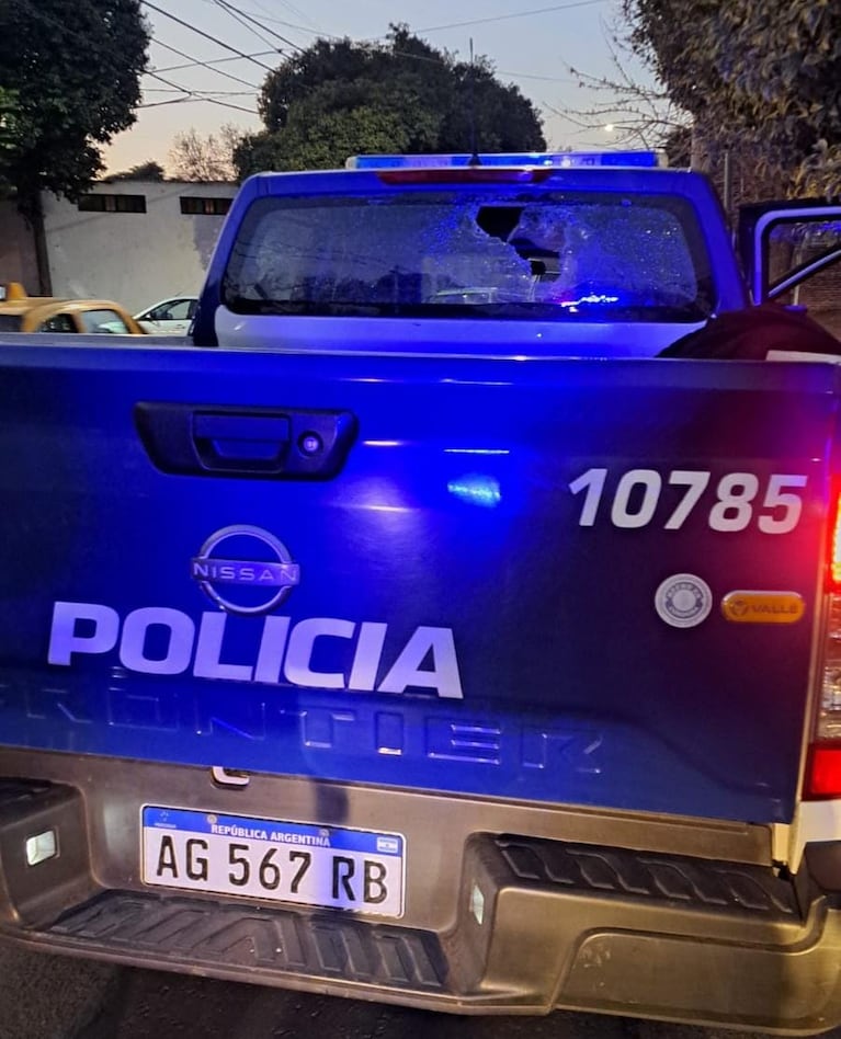 La Policía de Córdoba recibió ataques en diferentes puntos de la ciudad.