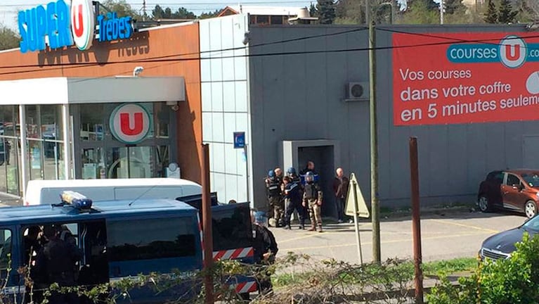 La Policía de Francia rodeó el Super U donde estaba el terrorista de ISIS.