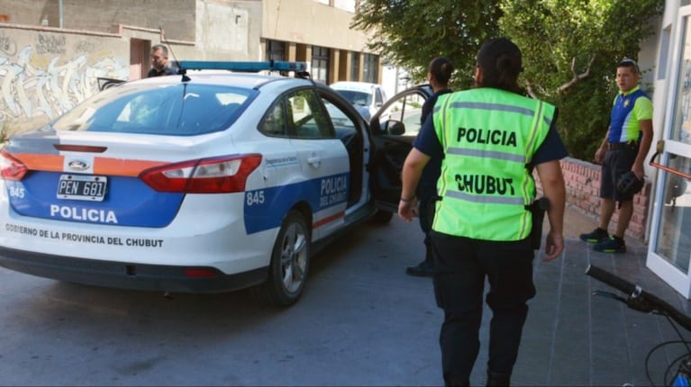 La policía de Trelew detuvo a una mujer al confundir un arma con holter de presión (Foto ilustrativa: La Jornada)