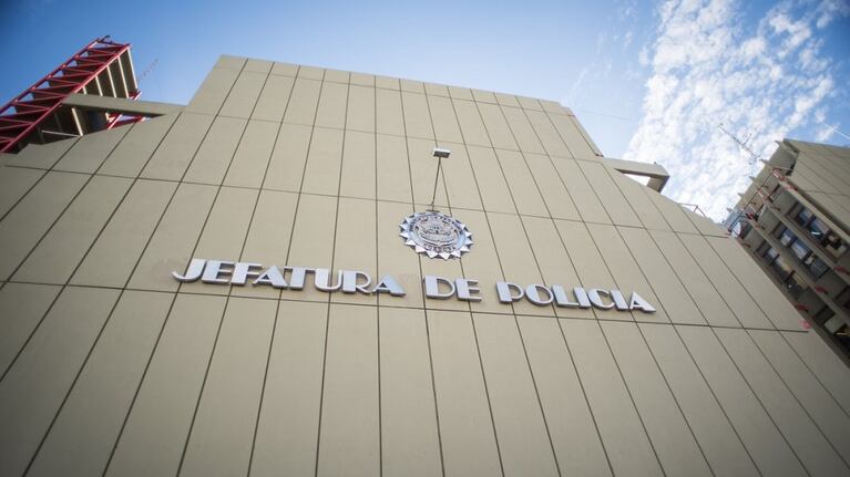 La Policía, en el centro de la polémica por la muerte de un hombre en una estación de servicio.