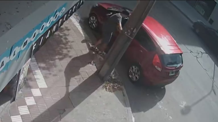La policía encontró a la pequeña de tres meses sana y salva a 15 cuadras del lugar del asalto.