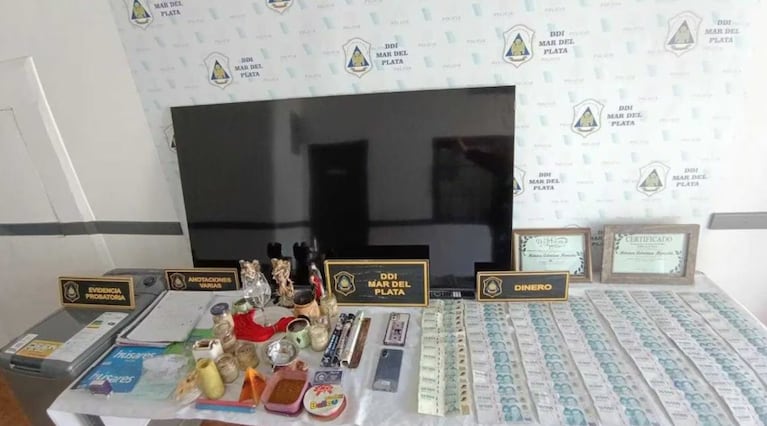La Policía hizo allanamientos en la casa de la tarotista.
