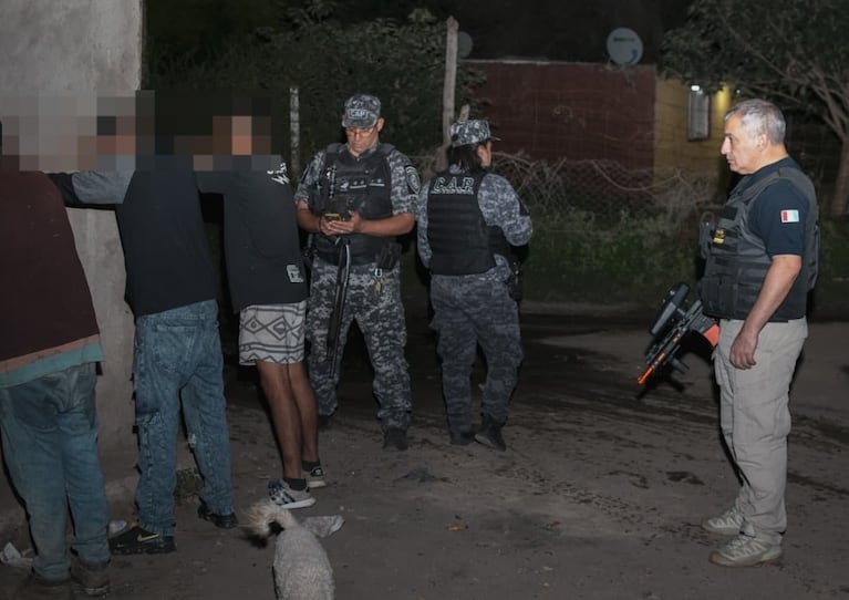 La Policía hizo un fuerte operativo en la zona norte de Córdoba.
