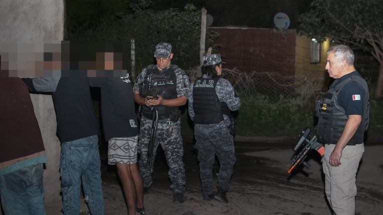 La Policía hizo un fuerte operativo en la zona norte de Córdoba.