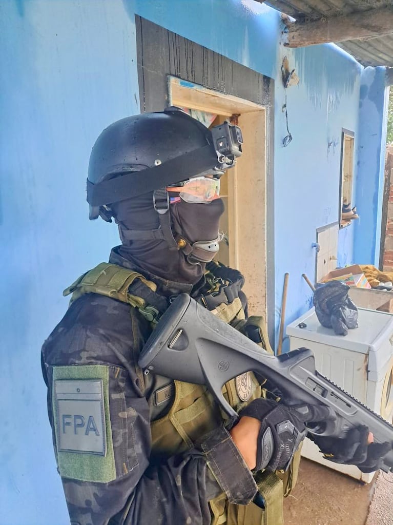 La Policía incautó droga, dinero y una moto utilizada para el delivery en Parque 9 de Julio.