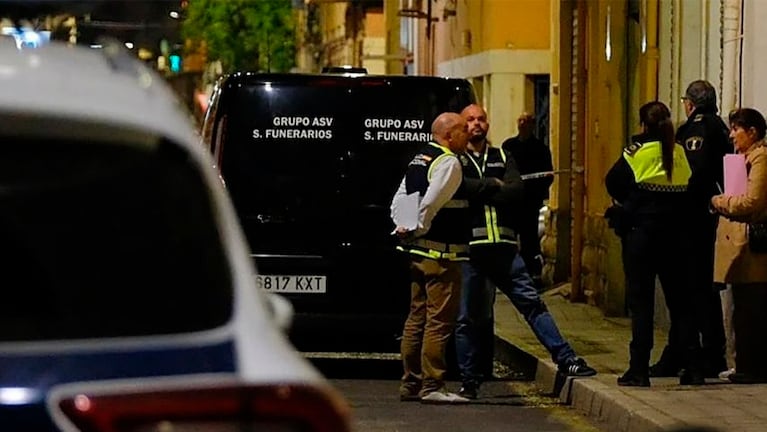 La policía investiga la muerte de la pareja argentina. Foto: Todo Alicante.