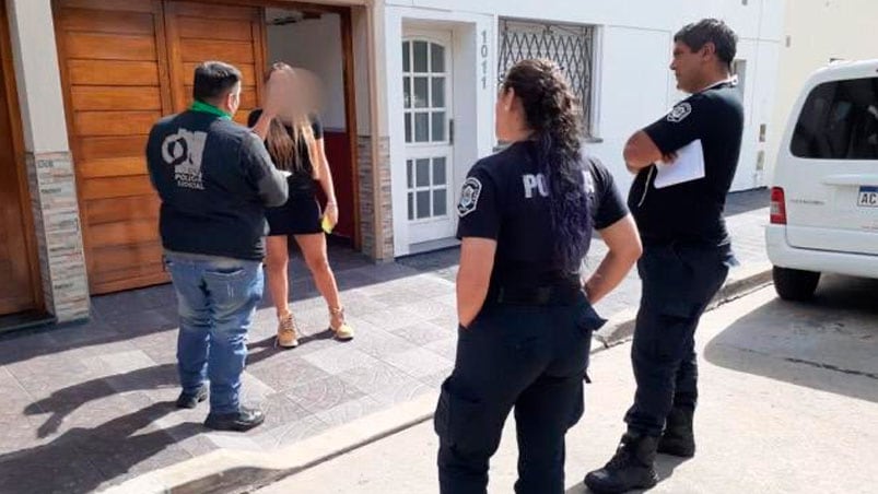 La Policía la notificó de que será detenida si vuelve a violar la cuarentena.