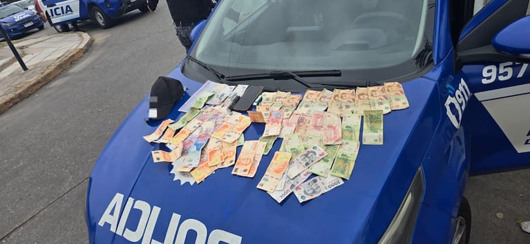 La Policía le secuestró el dinero que había juntado el naranjita.