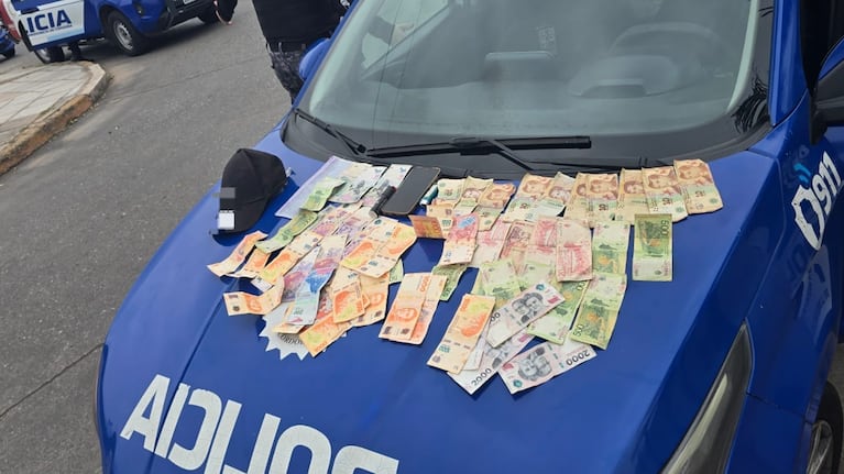 La Policía le secuestró el dinero que había juntado el naranjita.