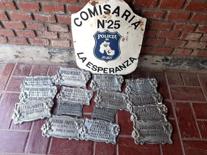 La Policía local está detrás del mercado que compra estas placas.