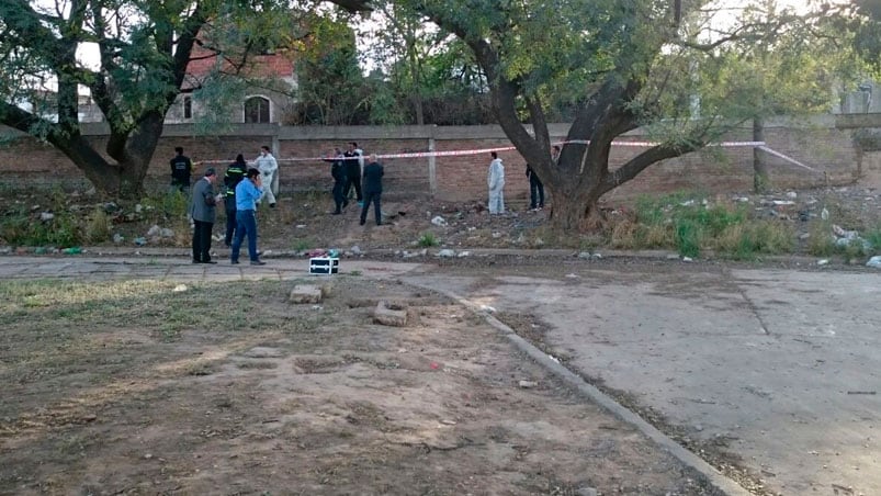 La Policía precintó la zona y crece el hermetismo. Foto : Nestor Ghino