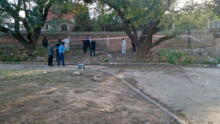 La Policía precintó la zona y crece el hermetismo. Foto : Nestor Ghino