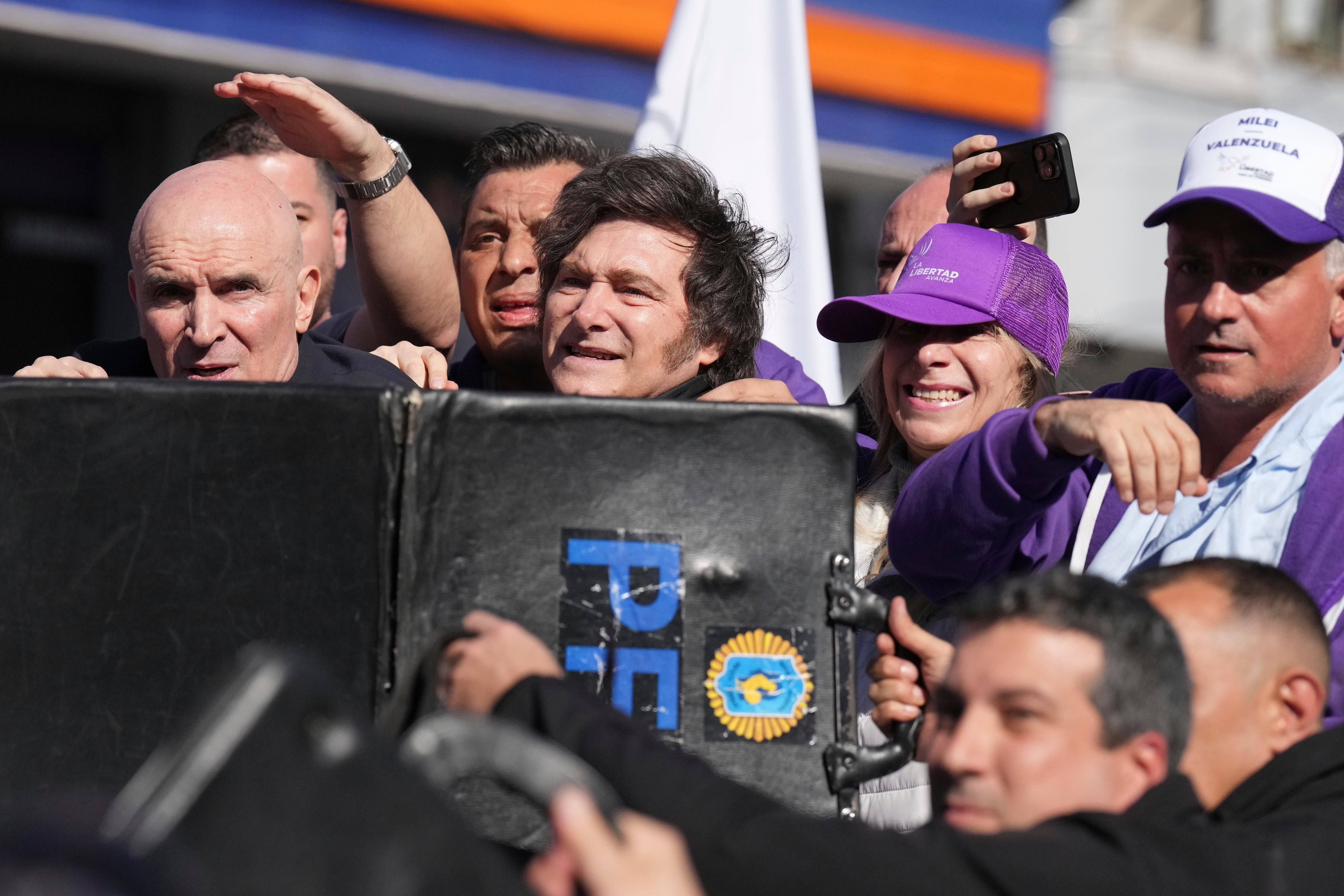 La policía protege al presidente