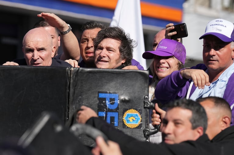 La policía protege al presidente