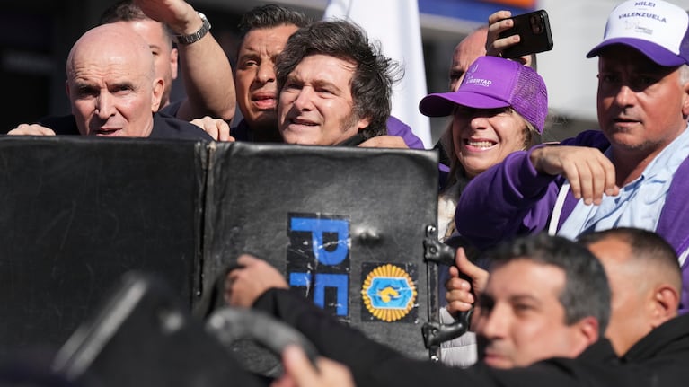 La policía protege al presidente