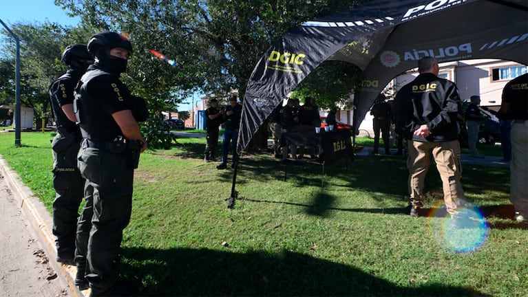 La Policía realizó allanamientos por las amenazas en las escuelas.