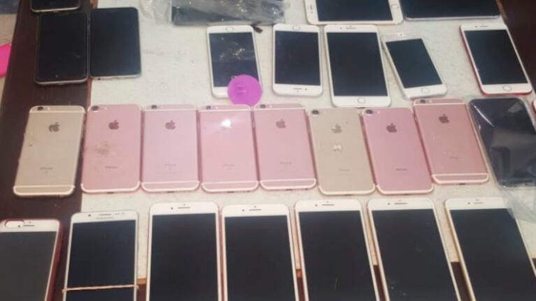 La policía recuperó más de 80 teléfonos robados.