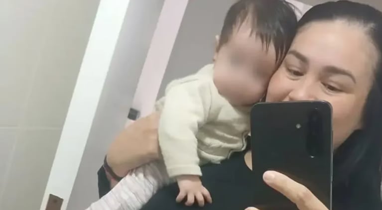La policía y su beba estaban muertas en el departamento.
