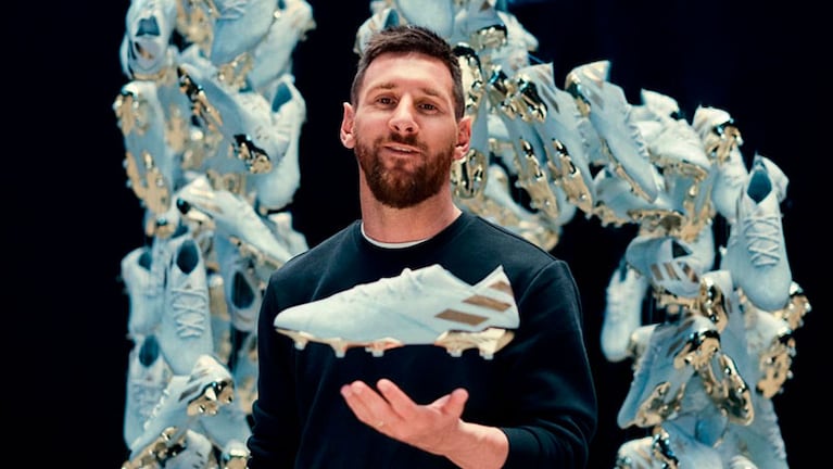 La postal del joven cordobés para los nuevos botines de Messi. / Foto: Lucho Vidales