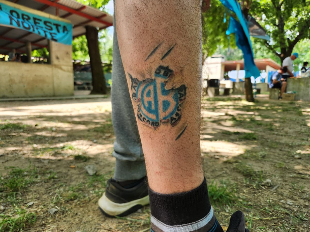 La previa de los hinchas de Belgrano en Rosario.