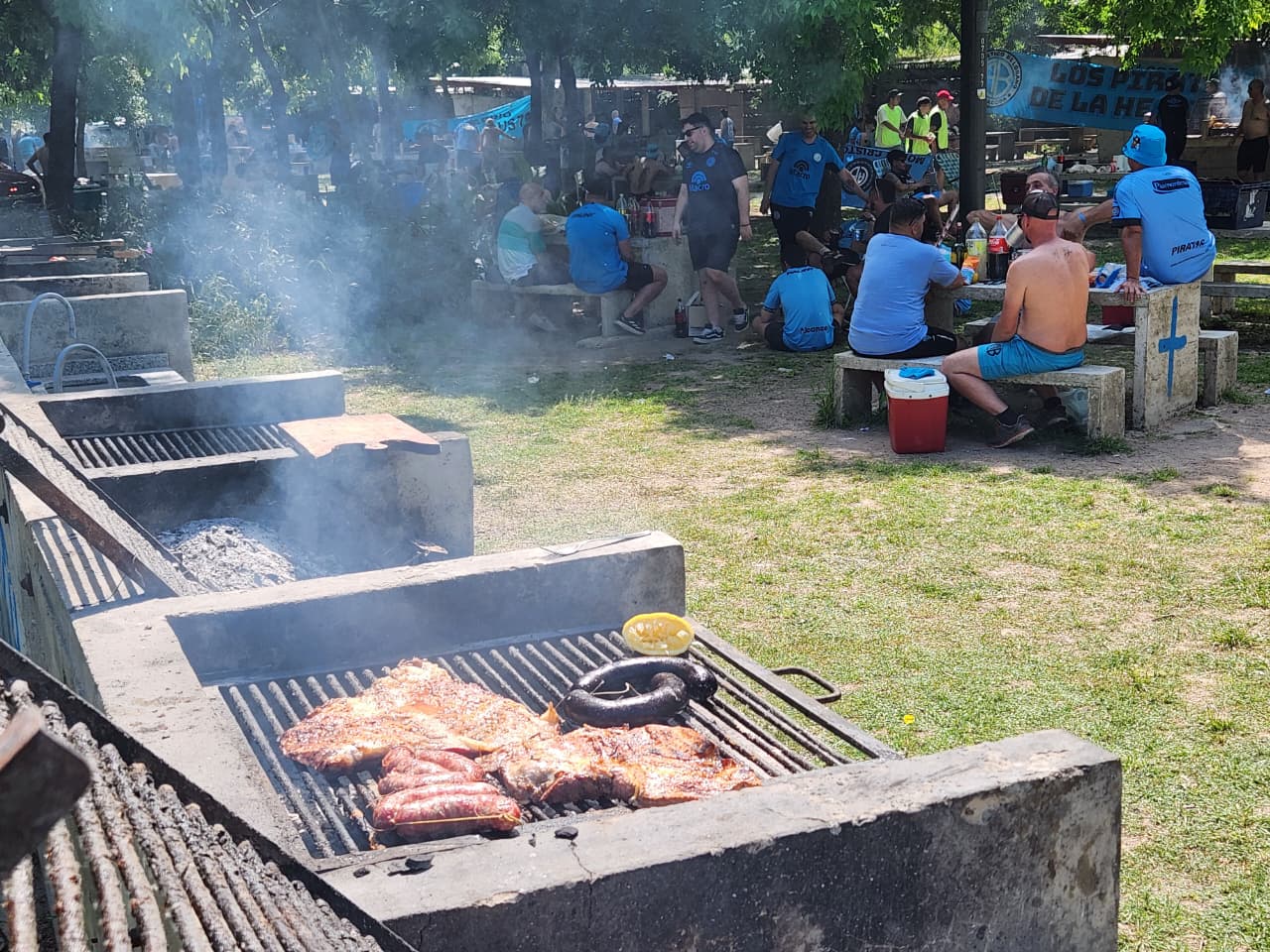 La previa de los hinchas de Belgrano en Rosario