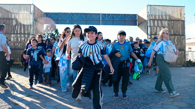 La previa del partido Argentina-Bolivia en el Kempes. Foto: Lucio Casalla / El Doce.