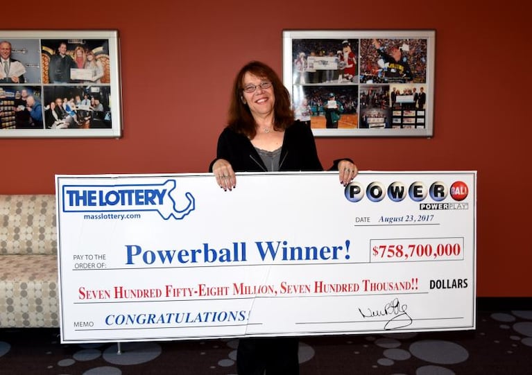 La primera decisión de la ganadora de 758 millones de dólares en la Lotería