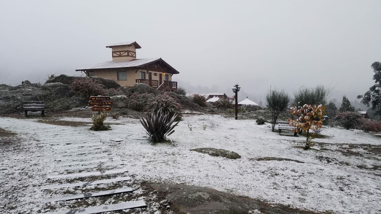 La primera nevada de la temporada regaló un paisaje soñado. Foto: Balcones de La Cumbrecita.